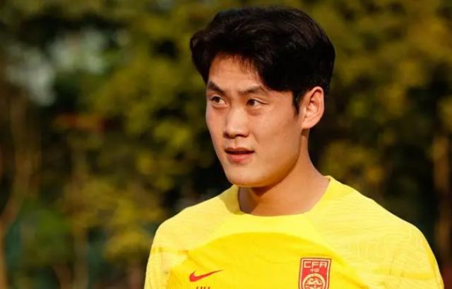 v体育-徐浩峰：入选国足很突然 希望借机让自己快速成长