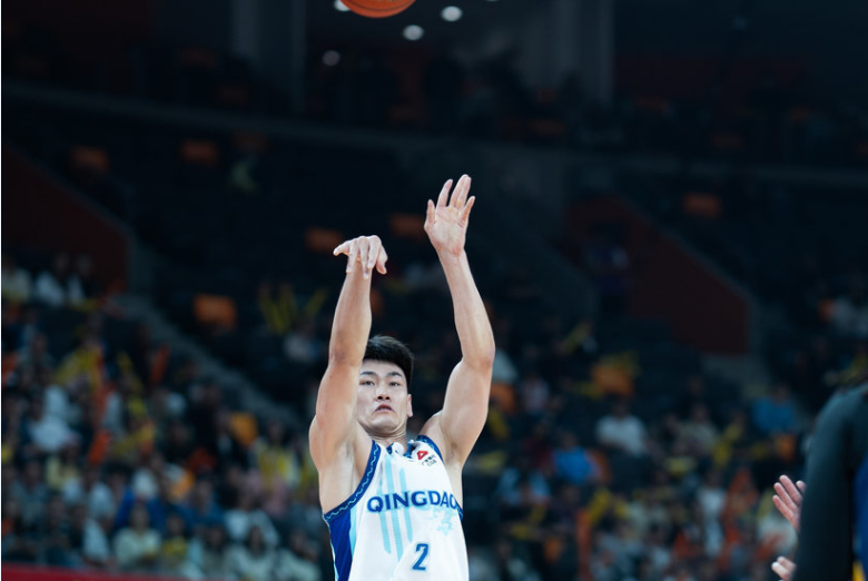 联赛第一！广厦大胜青岛豪取6连胜 孙铭徽9+7卡尔顿25+10