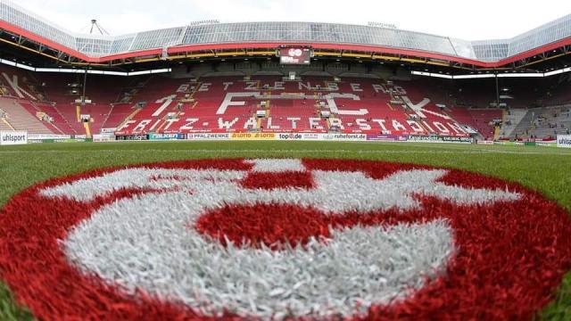 沙尔克汉堡们注意了 再堕落下去主场都要保不住啦